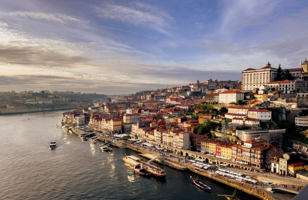 Riverside buildings and boats on the water in Porto