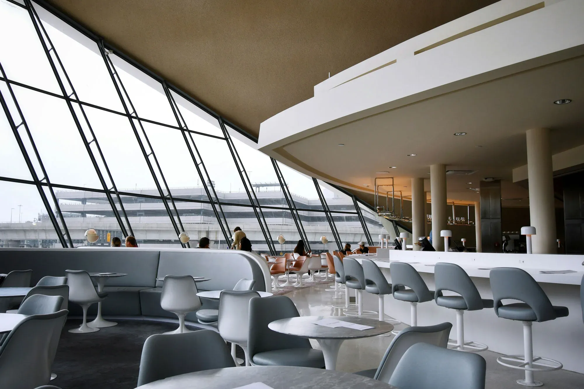 What to Expect In an Airport Lounge